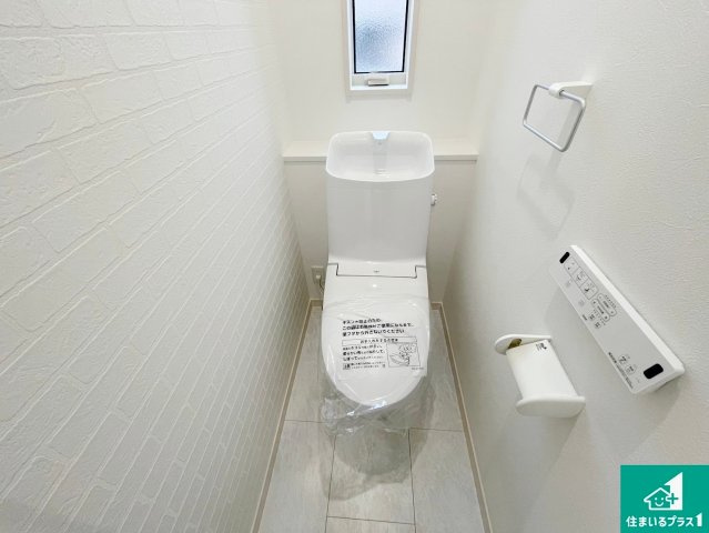 桜井市芝　新築一戸建てのトイレ|1・2階の2ヶ所にあるので、朝の忙しい時間の順番待ちもなく、深夜の利用にも大変便利です。