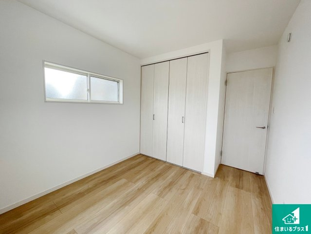 桜井市芝　新築一戸建ての洋室|シンプルな洋室は、自分好みのインテリアが楽しめます♪ご家族とインテリアや家具を選びに行くのは新築購入時の醍醐味の一つです。ぜひお楽しみください♪