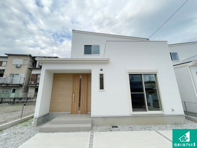 桜井市芝　新築一戸建ての外観|周辺は落ち着いた街並みの住宅地！子育てがしやすい住環境です！まだ未完成ですが、現地でしかわからない事もございます。是非一度ご覧ください。