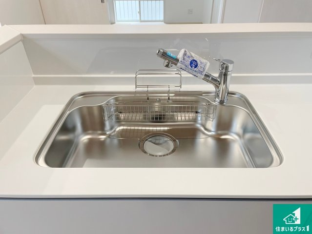 桜井市芝　新築一戸建ての設備|浄水器を内蔵！炊飯時、お茶を作る時に安心してお水を使えます！お湯と冷水、浄水と原水、シャワーの切替えもワンタッチです！