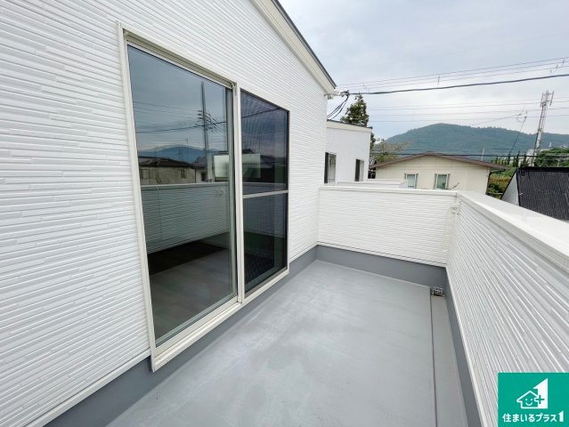 桜井市芝　新築一戸建てのバルコニー|ワイドバルコニーは洗濯物を干すスペースが広いのでご家族が多くても安心！