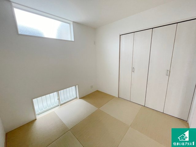 桜井市芝　新築一戸建ての和室|一室あると便利な和室は客間としてだけでなく、小さなお子様のプレイルームや食後のくつろぎスペースとしてもご利用いただけます。収納もついていますので大活躍間違いなし！