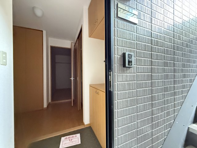 ハイツセリュー Ⅲ棟の玄関