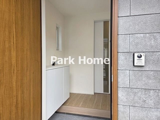 高知市小津町・4号地-新築戸建ての玄関