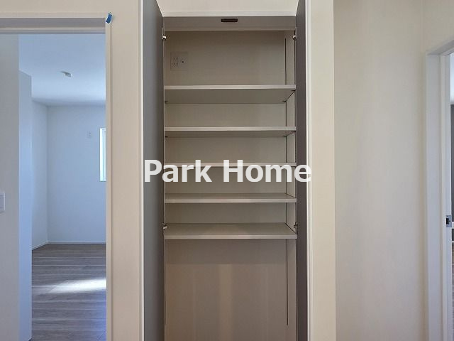 高知市小津町・4号地-新築戸建ての収納|２F:ホール内収納