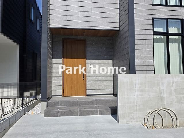 高知市小津町・4号地-新築戸建ての玄関