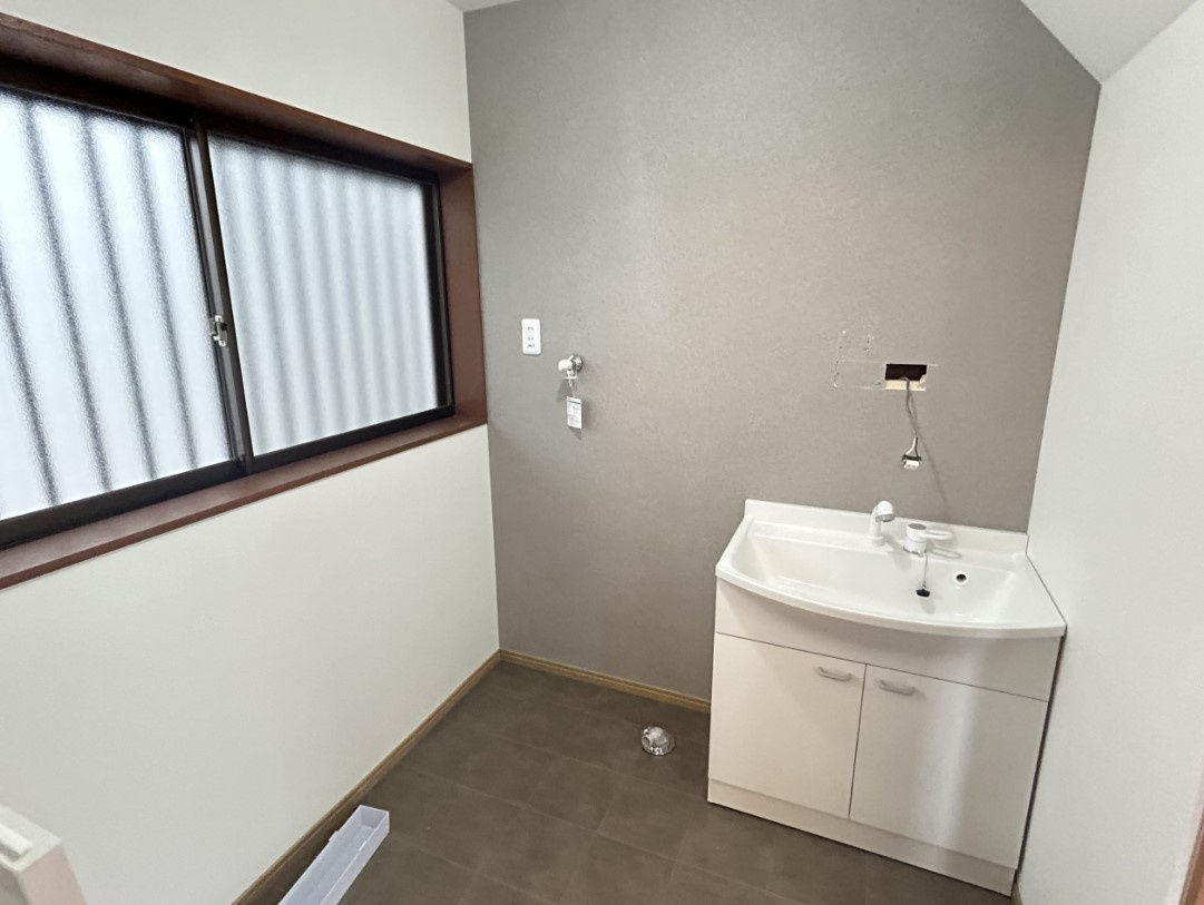 リフォーム済中古戸建　瑞穂市古橋　昭和63年築の独立洗面台