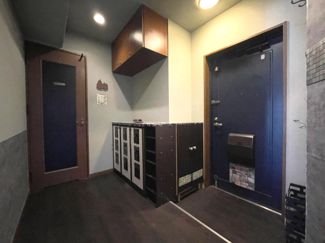 ファミーユ八幡の玄関|玄関スペースを撮影したものです。