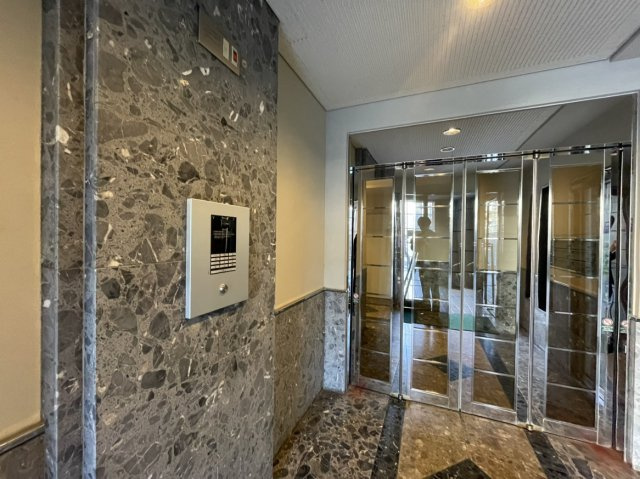 ファミーユ八幡のその他共用部分|1階エントランスはオートロックとなっております。