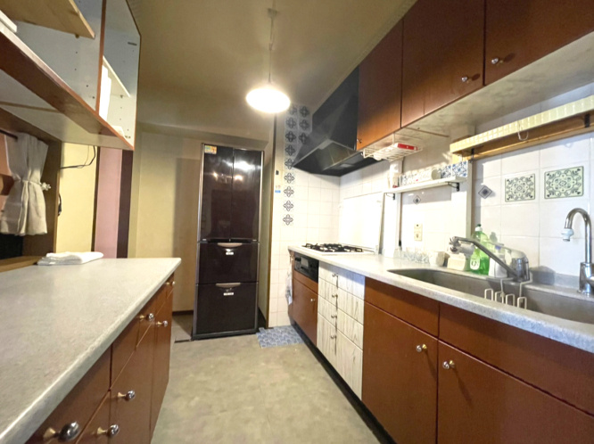 ファミーユ八幡のキッチン|キッチンはスペースがあり、お二人でのお料理も可能です。