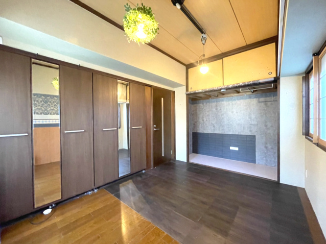 ファミーユ八幡の洋室|東側洋室を撮影したものです。