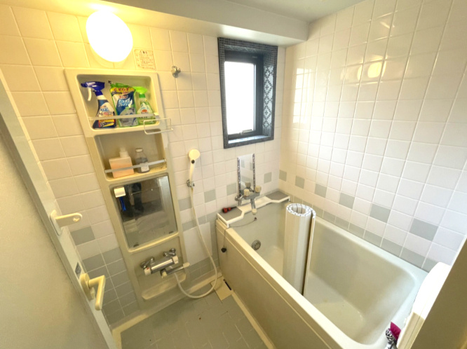 ファミーユ八幡の浴室|浴室を撮影したものです。