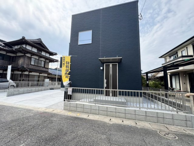 SUN COURTーサンコート－小倉南区中曽根東2丁目【小倉南区　新築戸建て】の駐車場|スタイリッシュな外観です【小倉南区　新築戸建て】