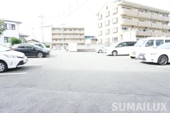 東都マンションの駐車場