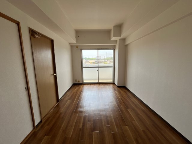 アジュール飾磨の洋室