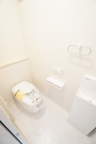 【トイレ】 | 桜木北2丁目戸建て | 2Fトイレ