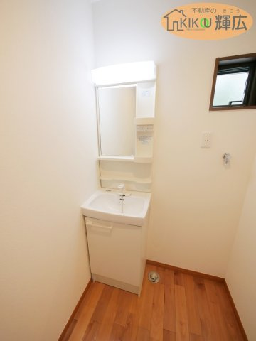 明石市大久保町八木　倉庫付戸建の独立洗面台