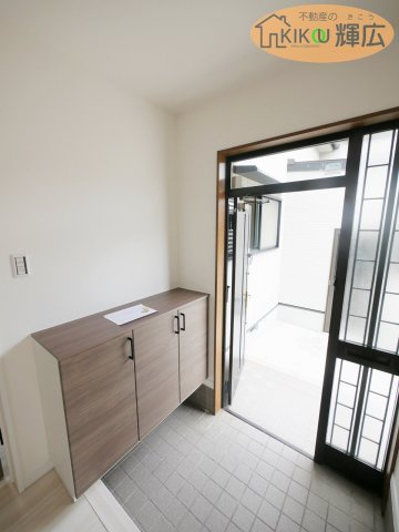 明石市大久保町八木　倉庫付戸建の玄関