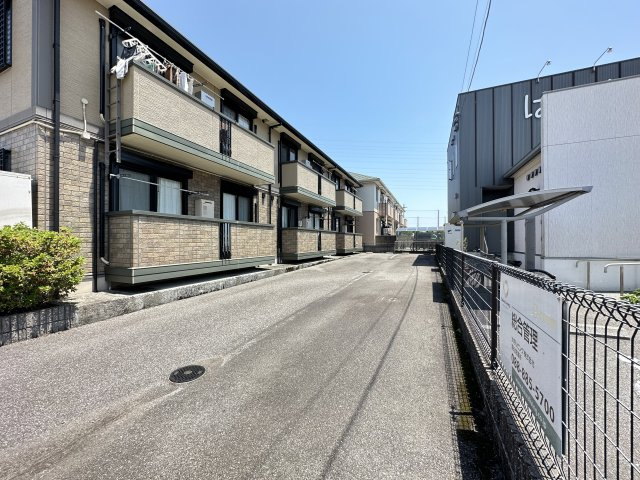 ブルージュ北久保の駐車場