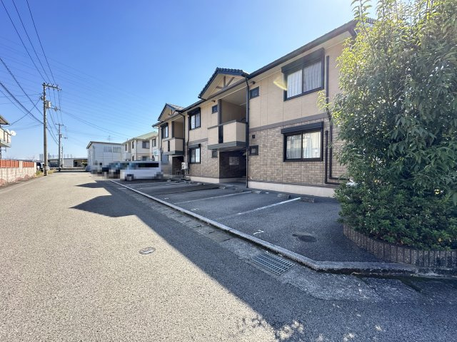 ブルージュ北久保の駐車場