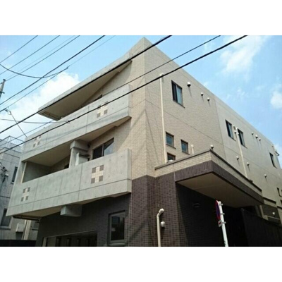 【外観】 | クラレンス | 鉄筋コンクリート造のがっちりとした建物。