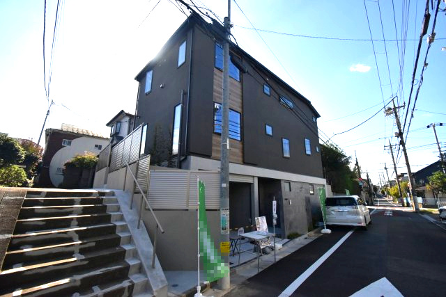 西荻北1丁目・新築戸建・19,500万円の前面道路含む現地写真