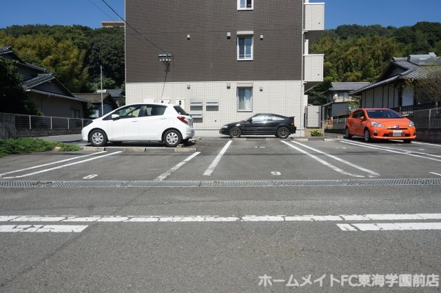 菊池郡菊陽町大字津久礼のアパートの駐車場