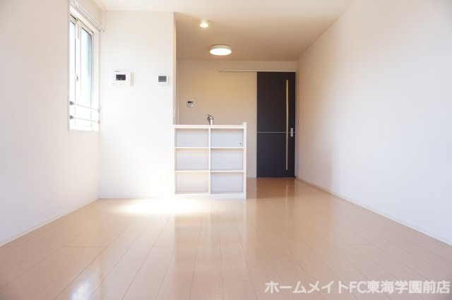 菊池郡菊陽町大字津久礼のアパートの居間・リビング