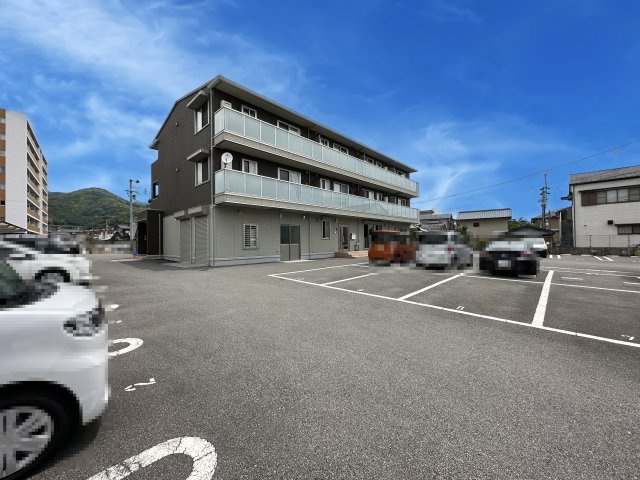 ホームインプラスの外観