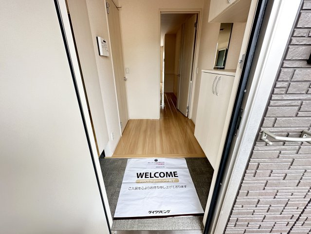 ホームインプラスの玄関