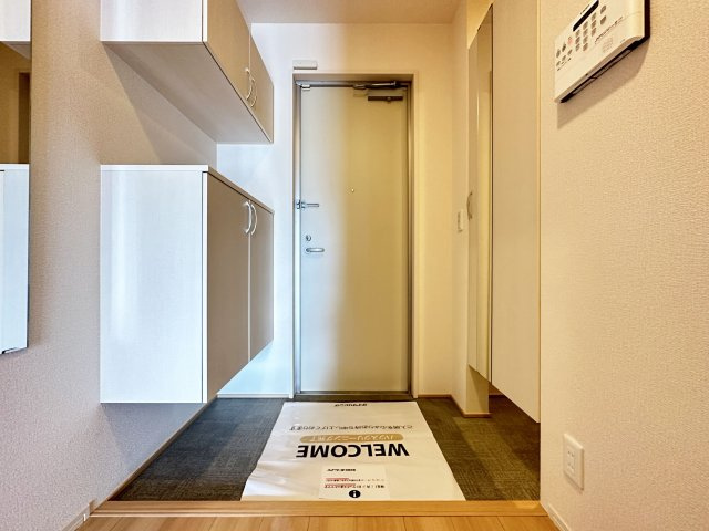 ホームインプラスの玄関