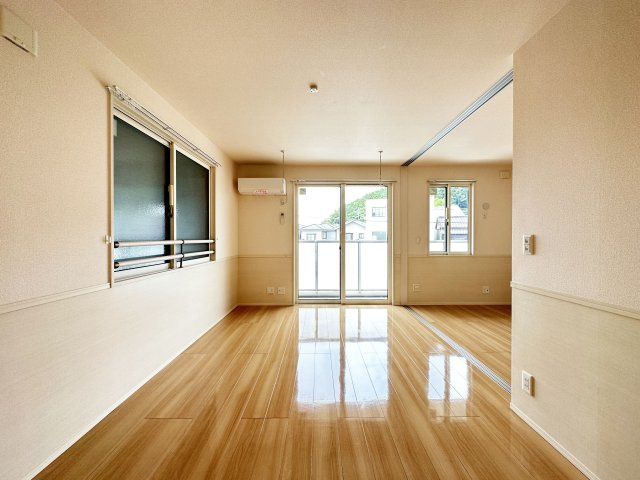 ホームインプラスの居間・リビング