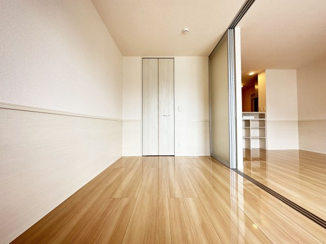 ホームインプラスの洋室