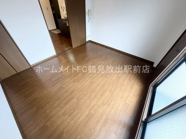 ラフィーネ鶴見の洋室