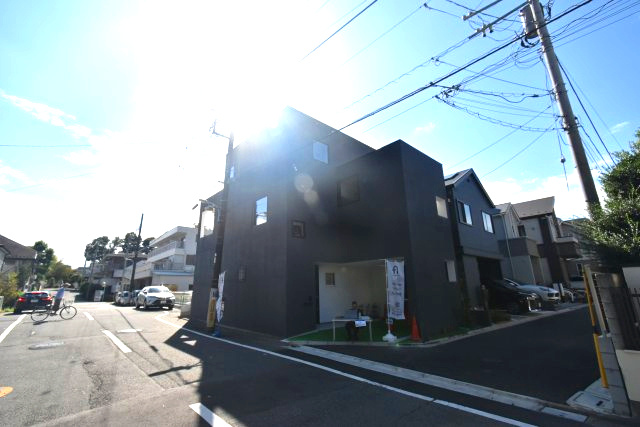 本天沼3丁目・新築戸建の前面道路含む現地写真