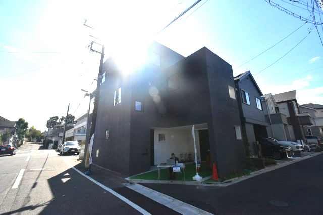 本天沼3丁目・新築戸建の前面道路含む現地写真