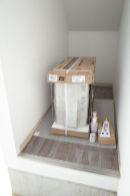 【収納】 | 生実町貸事務所 | 階段の下は収納スペースに。