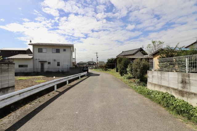 足利市利保町の売地の前面道路含む現地写真