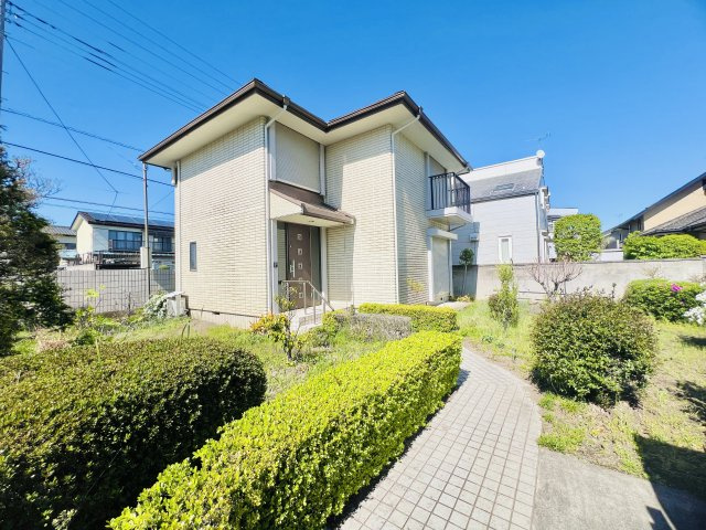 前橋市緑が丘町の外観|緑豊かなお庭♪