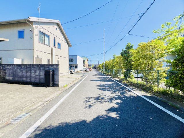 前橋市緑が丘町の前面道路含む現地写真|車の通りも少なく、駐車も楽々♪