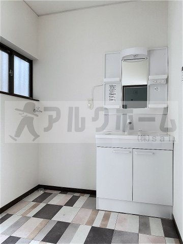 国分本町4LDK戸建の独立洗面台