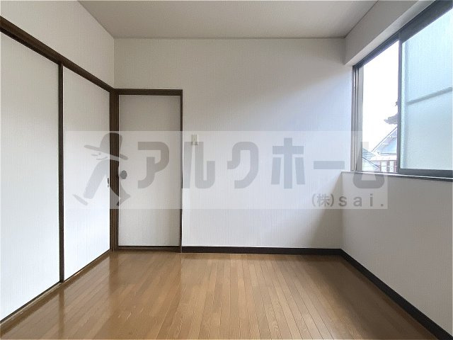 国分本町4LDK戸建の洋室