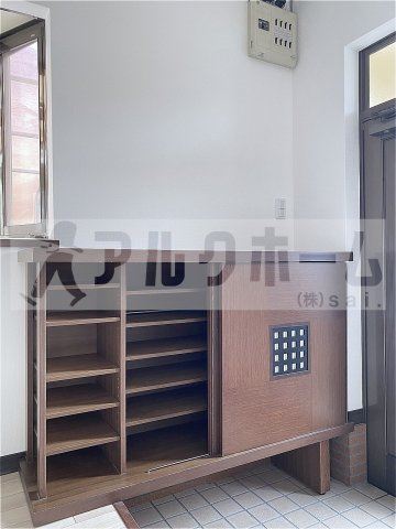 国分本町4LDK戸建の玄関