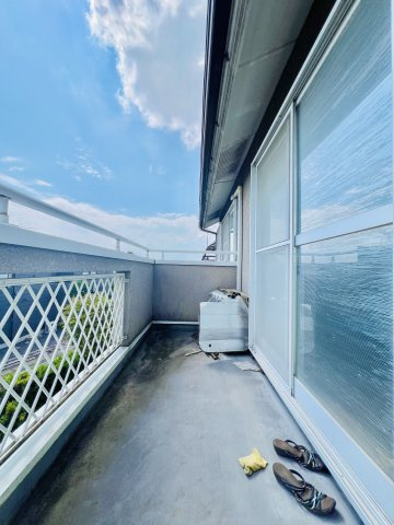 玉村町板井のバルコニー|南向きのバルコニーは洗濯物やお布団を干すのに便利です！