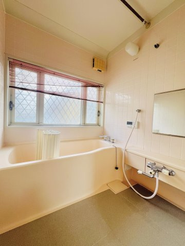 玉村町板井の浴室|のびのびとご入浴いただけるバスルームです。お子さまとのご入浴もゆったりおくつろぎいただけます♪