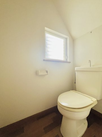 玉村町板井のトイレ|清潔感のあるシンプルなトイレ。