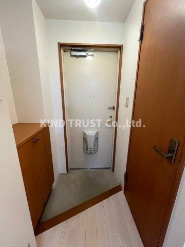 グロースハイツ天満Ⅱの玄関|収納もある玄関です