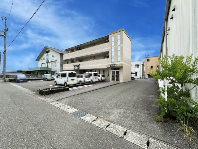 リバーパーク桂の駐車場