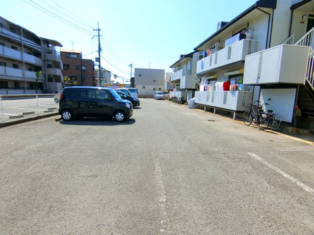 ハイムアゼリアの駐車場