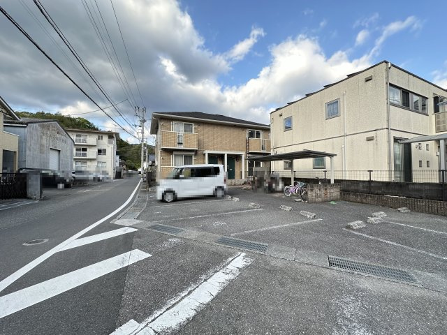 リヴェール A棟の駐車場